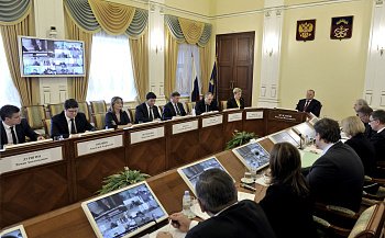 Глава регионального парламента Сергей Дубовой принял участие в совещании, посвященном  социально-экономической ситуации в Мурманской области