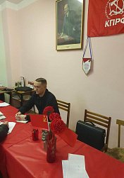 Депутат Мурманской областной Думы Александр Клементьев 13 апреля провел прием граждан в Мончегорске
