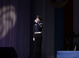 На конкурсе военно-патриотической песни Сергей Дубовой вручил специальный приз Думы юному нахимовцу