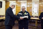 Депутат Виктор Сайгин вручил почетную грамоту Мурманской областной Думы 