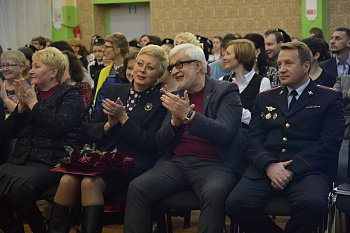 Виктор Сайгин поздравил с юбилеем родную школу