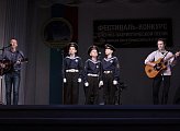 На конкурсе военно-патриотической песни Сергей Дубовой вручил специальный приз Думы юному нахимовцу