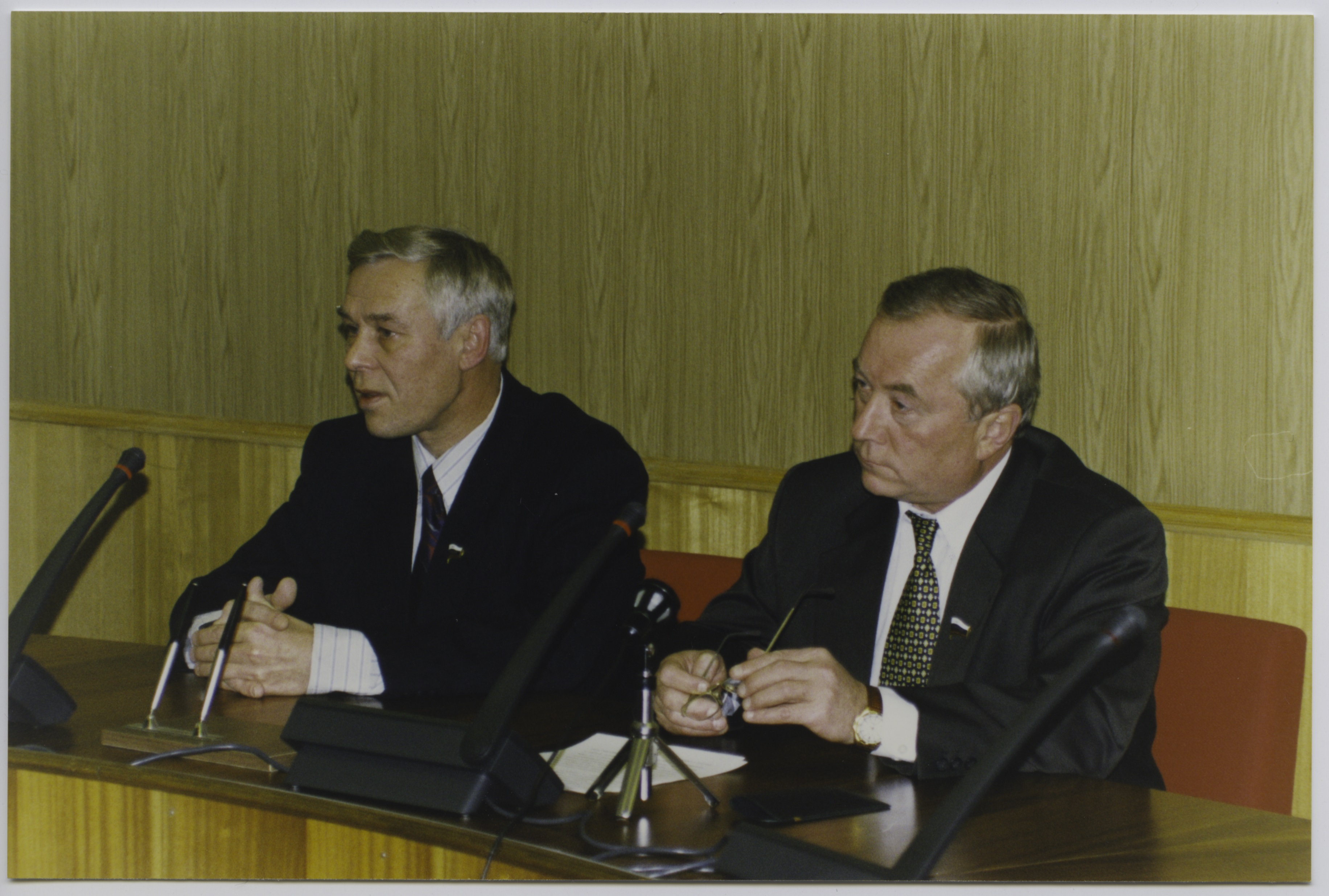 Подписание Устава Мурманской области (1 декабря 1997 года).jpg