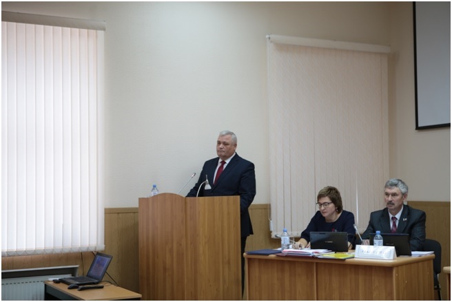 Доклад уполномоченного по правам ребенка Когана Б.С. на заседании Мурманской областной Думы (2018 г.).jpg