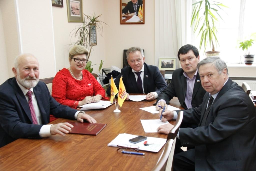 Депутатская фракция Справедливая Россия (2014г).jpg