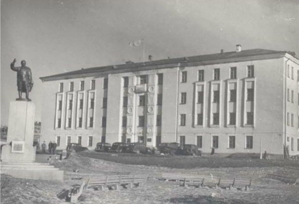 здание думы в 40-х годах.jpg