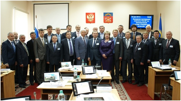 Заседание постоянного комитета ПАСЗР по экономической политике и бюджетным вопросам (2013 г.).jpg