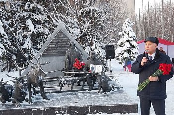 В Мурманске прошел митинг у памятника бойцам оленетранспортных батальонов 