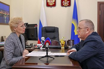 Состоялась рабочая встреча спикера регионального парламента Сергея Дубового с сенатором РФ Татьяной Сахаровой