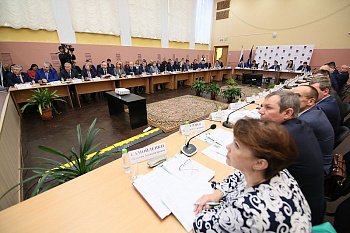 Депутаты областной Думы приняли участие в выездном заседании регионального правительства, проходившем в Мончегорске