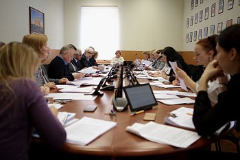 Прошло очередное заседание комитета областной Думы по социальной политике и охране здоровья под председательством Надежды Максимовой