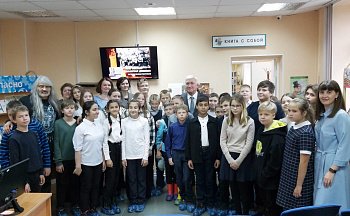 8 сентября совместно с режиссером документалистом Андреем Сычёвым провел очередное заседание «Исторической гостиной» в информационном интеллект центре филиале № 7 