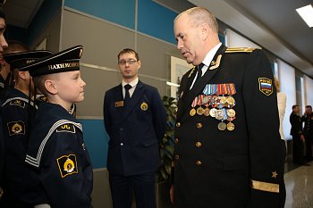 Спикер регионального парламента Сергей Дубовой посетил Мурманский филиал Нахимовского военно-морского училища 