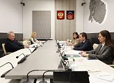 В Думе состоялись рабочие встречи Губернатора области Андрея Чибиса с депутатами фракций регионального парламента