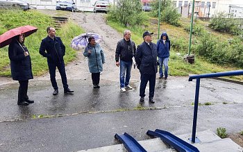 Спикер областной Думы Сергей Дубовой принял участие в выездном совещании, посвященном окончанию кампании по капитальному ремонту многоквартирных домов в ЗАТО Видяево 