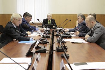 Состоялось заседание комитета областной Думы по транспорту, дорожному хозяйству и информатизации под председательством Михаила Антропова