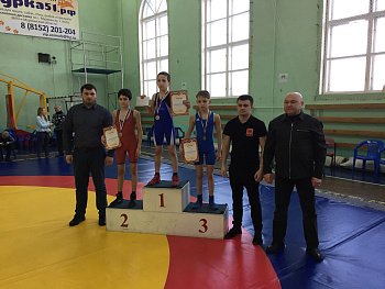 Виктор Сайгин оказал поддержку юным борцам