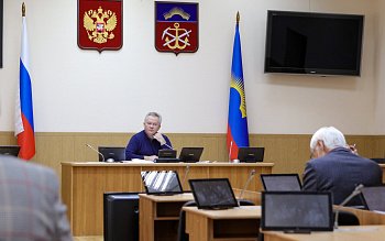 Состоялось очередное заседание комитета Думы по труду, вопросам миграции и занятости населения под председательством Александра Макаревича 