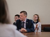 Урок парламентаризма для школьников прошел в Мурманской областной Думе