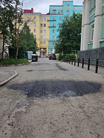 Роман Пономарев добился ремонта асфальтового покрытия междворового проезда от улицы Комсомольской до переулка Пионерский