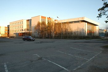 Председатель профильного комитета Думы Лариса Круглова в Мончегорске тепло поздравила коллектив и учащихся Северного колледжа физической культуры и спорта с 50-летием со дня его образования 