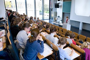 Вопросы молодежной политики постоянно находятся в поле зрения депутатов регионального парламента