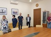 Сегодня Михаил Белошеев вручил благодарственное письмо Мурманской областной Думы начальнику правового отдела Совета депутатов города Мурманска Пудовой Виталии Сергеевне 