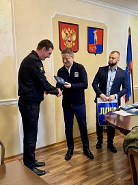 Медали за мужество: вернувшиеся домой и матери героев.