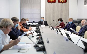 Состоялось заседание комитета областной Думы по законодательству, государственному строительству и местному самоуправлению под председательством Владимира Мищенко