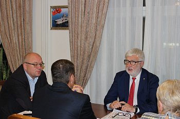 Виктор Сайгин помогает создать библиотечно-досуговый центр в Североморске-3