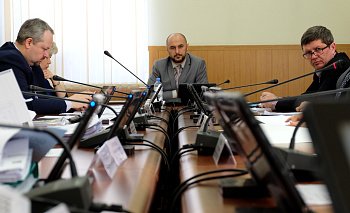 В областной Думе состоялось заседание комитета по экономической политике, энергетике и жилищно-коммунальному хозяйству под председательством Максима Белова