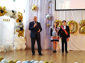 Для выпускников Мурманской области прозвенел последний звонок
