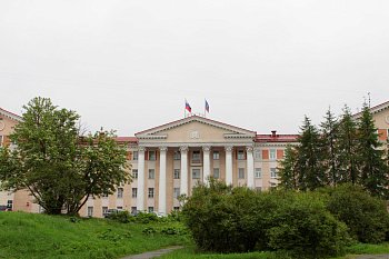 Спикер регионального парламента Сергей Дубовой поздравил коллектив Союза рыбопромышленников Севера с профессиональным праздником - Днем рыбака