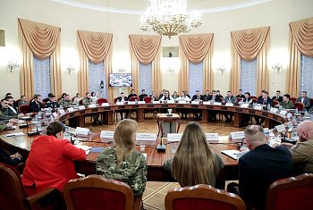 Роль наставничества участников СВО в патриотическом воспитании обсудили в ГосДуме