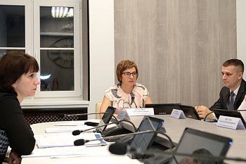 В областной Думе прошло заседание комитета по образованию, науке, культуре, делам семьи, молодежи и спорту под председательством Ларисы Кругловой