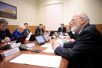 Состоялось очередное заседание комитета Думы по законодательству и государственному строительству под председательством Владимира Мищенко