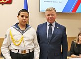 В областной Думе прошел День открытых дверей для учащихся из Североморска и Никеля