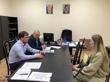 Региональный парламентарий Александр Богович провёл приём граждан в общественной приёмной Оленегорского местного отделения Партии «Единая Россия».