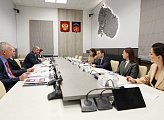 В Думе состоялись рабочие встречи Губернатора области Андрея Чибиса с депутатами фракций регионального парламента