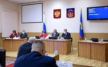 На очередном заседании региональный парламент рассмотрел более 20 вопросов