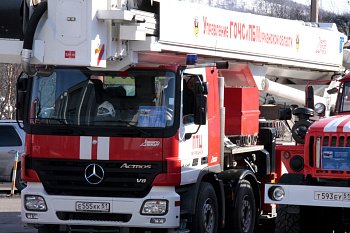 В Кольском районном Центре культуры прошло торжественное мероприятие, посвященное 100-летию образования советской пожарной охраны