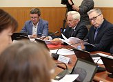 В региональном парламенте прошло заседание комитета по природопользованию, экологии, рыбохозяйственному и агропромышленному комплексу под председательством Валерия Пантелеева