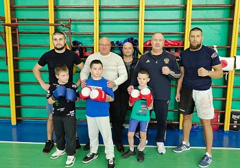 Депутат областной Думы Алмаз Гисмеев провел мастер-класс по единоборствам для воспитанников детской спортивной школы Приморска