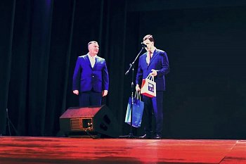 Первый вице-спикер Думы Владимир Мищенко поздравил заполярных железнодорожников с профессиональным праздником