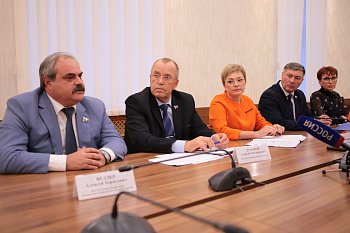 О мерах социальной поддержки граждан предпенсионного возраста шла речь на брифинге в областной Думе