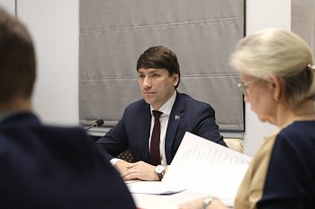 В Думе прошло заседание комитета областной Думы по строительству, благоустройству, энергетике и ЖКХ под председательством Михаила Павлова