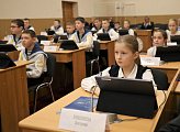 В областной Думе прошел День открытых дверей для учащихся из Североморска и Никеля