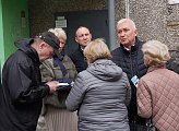 Уважаемые земляки, 18 июня вместе с депутатом Совета депутатов города Мурманска Андреем Анатольевичем Савенковым и специалистами Управления Первомайского административного округа провели встречу с жителями микрорайона дома №30 по улице Зои Космодемьянской