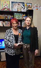 Депутат Мурманской областной Думы Александр Клементьев наградил детей войны в Ёнском