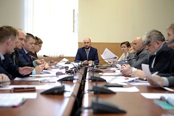 О ситуации в сфере жилищно-коммунального хозяйства шла речь на рабочем совещании в областной Думе